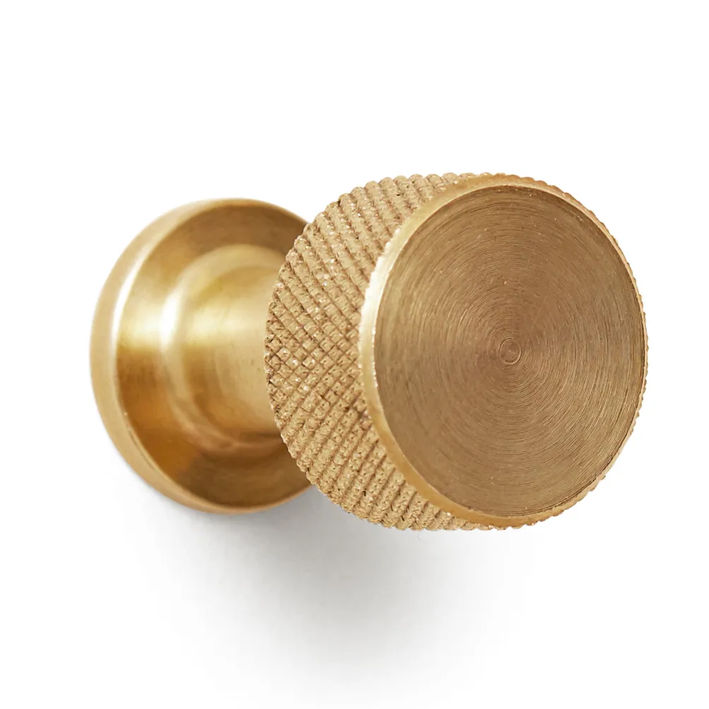 Form & Refine Angle krok small Messing | Skandinavisk Design | Knagger & Knotter | Gullfarge