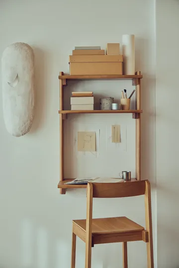 Beam Office Shelf hylle med skrivebord - Deep brown pine, 60x90,5x40 cm - Form & Refine