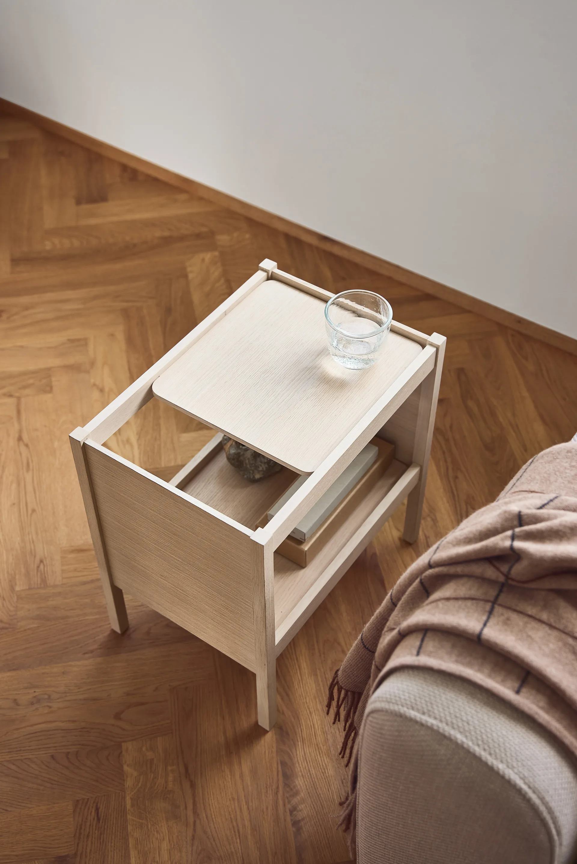 Journal sidebord 29x43 cm, Hvit eik Form & Refine