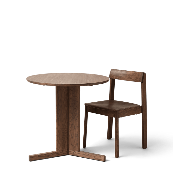 Trefoil spisebord Ø75 cm, Røkt eik Form & Refine