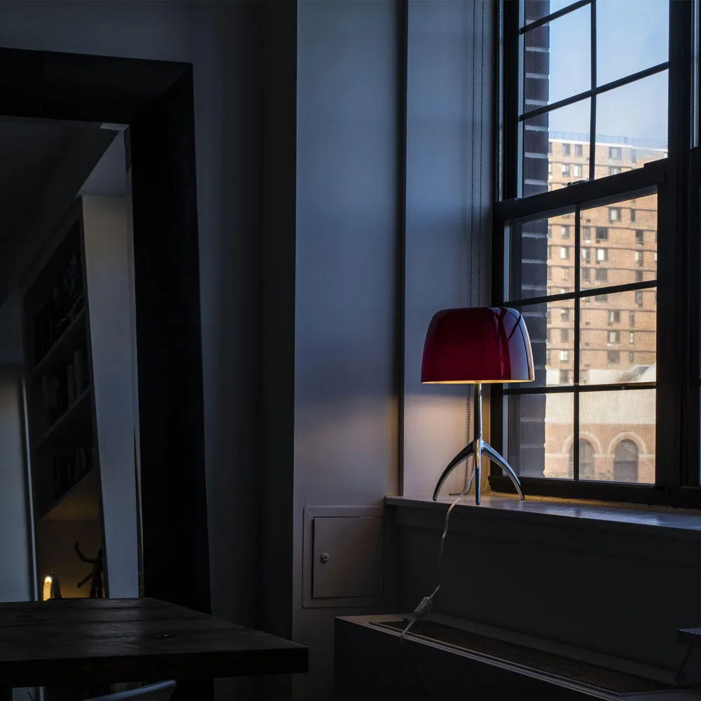Lumiere Grande Dimbar bordlampe, kirsebærrød, aluminium Foscarini