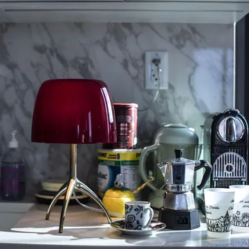 Lumiere Piccola Dimbar bordlampe - Kirsebærrød skjerm-aluminiumfot - Foscarini