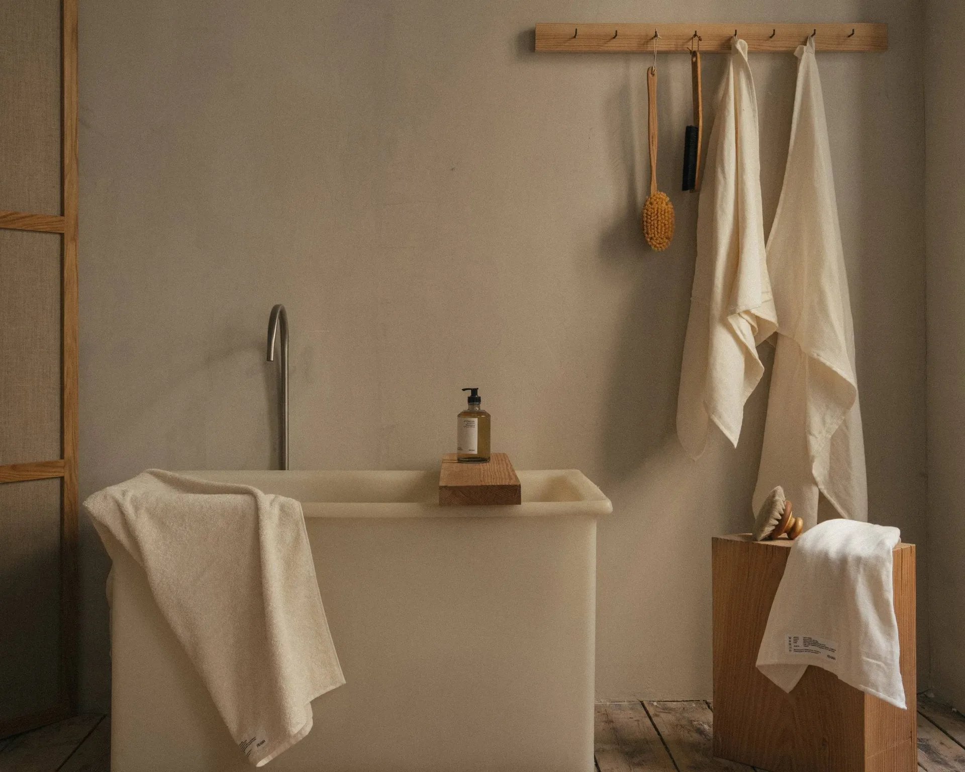 Light Towel badelaken 150x100 cm, Bone white (hvit) FRAMA