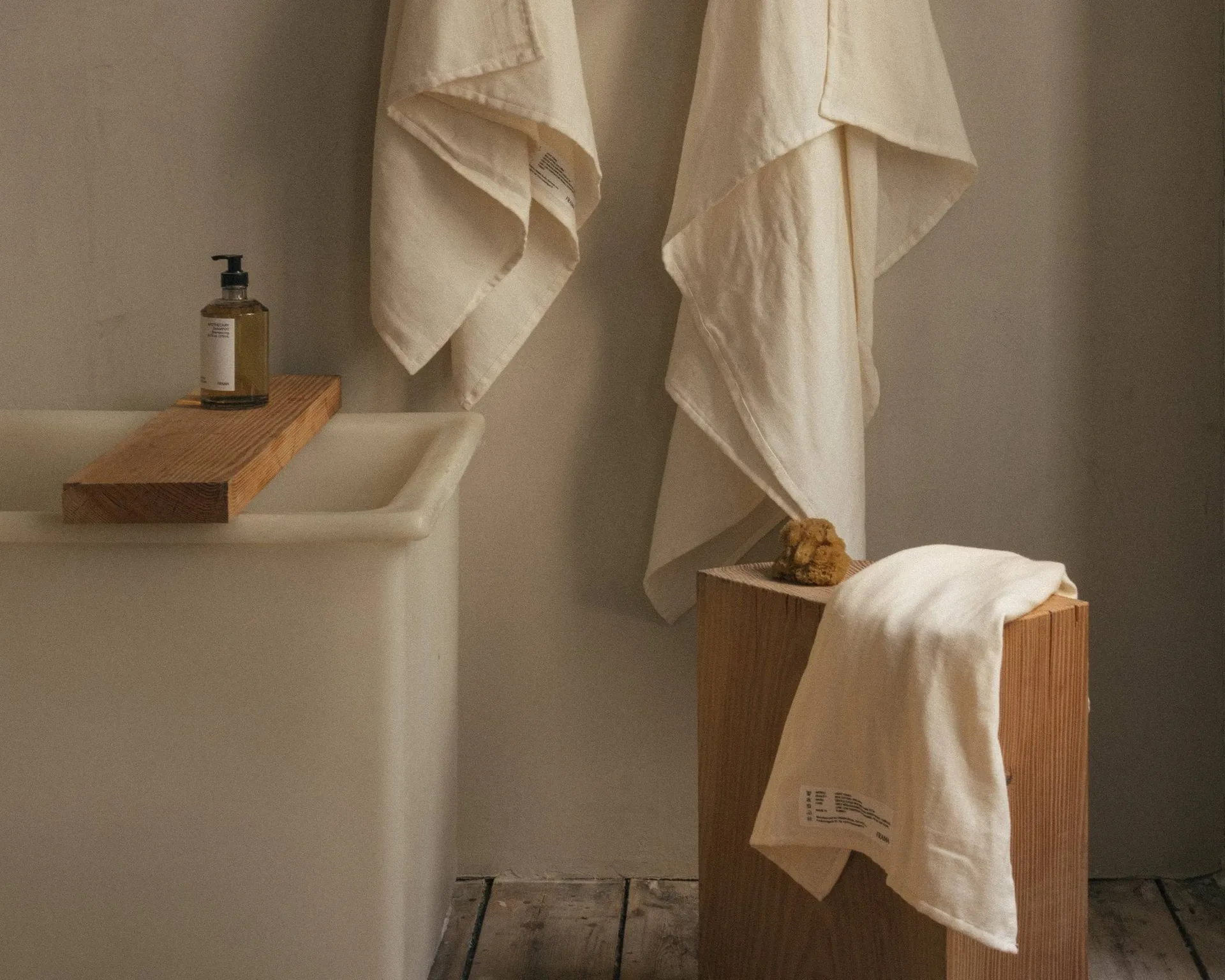 Light Towel badelaken 150x100 cm, Bone white (hvit) FRAMA