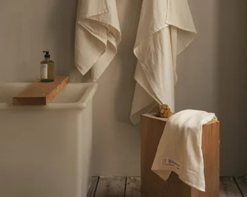 Light Towel badelaken 150x100 cm - Bone white (hvit) - FRAMA