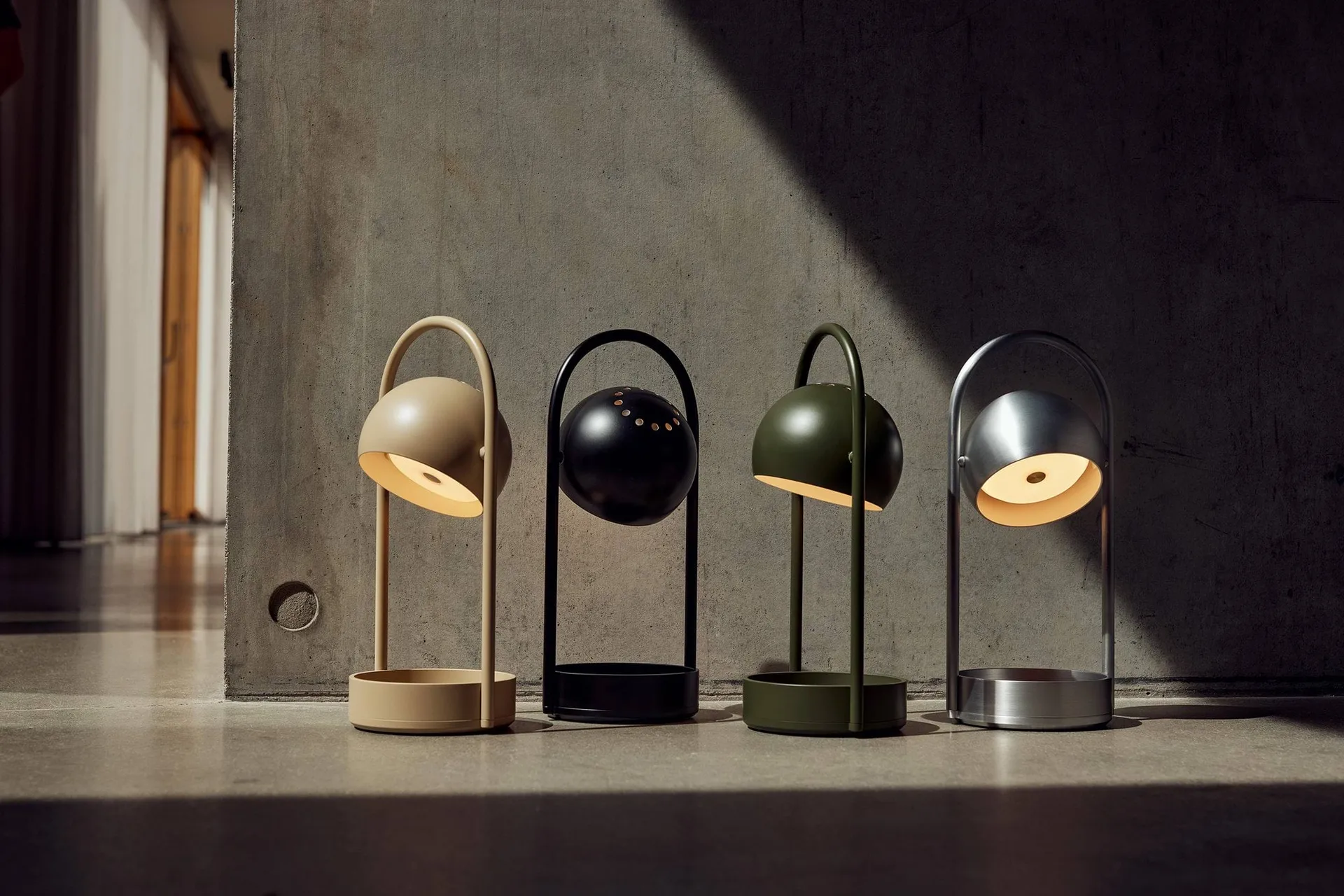 Ball portable bordlampe, Sand Grey, 32 cm Frandsen