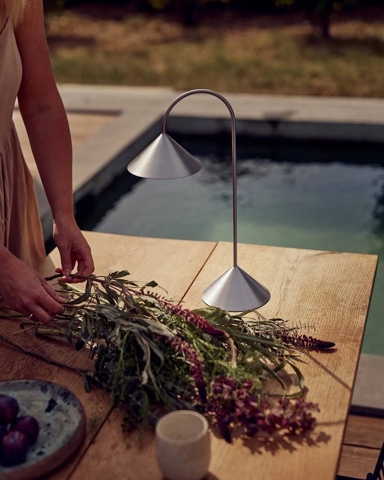 Grasp portable bordlampe, Brushed Stainless Steel, 47 cm Frandsen