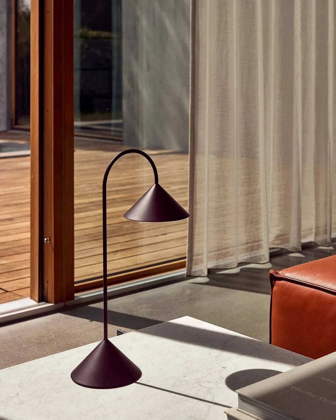 Grasp portable bordlampe, Matt Beetroot, 47 cm Frandsen