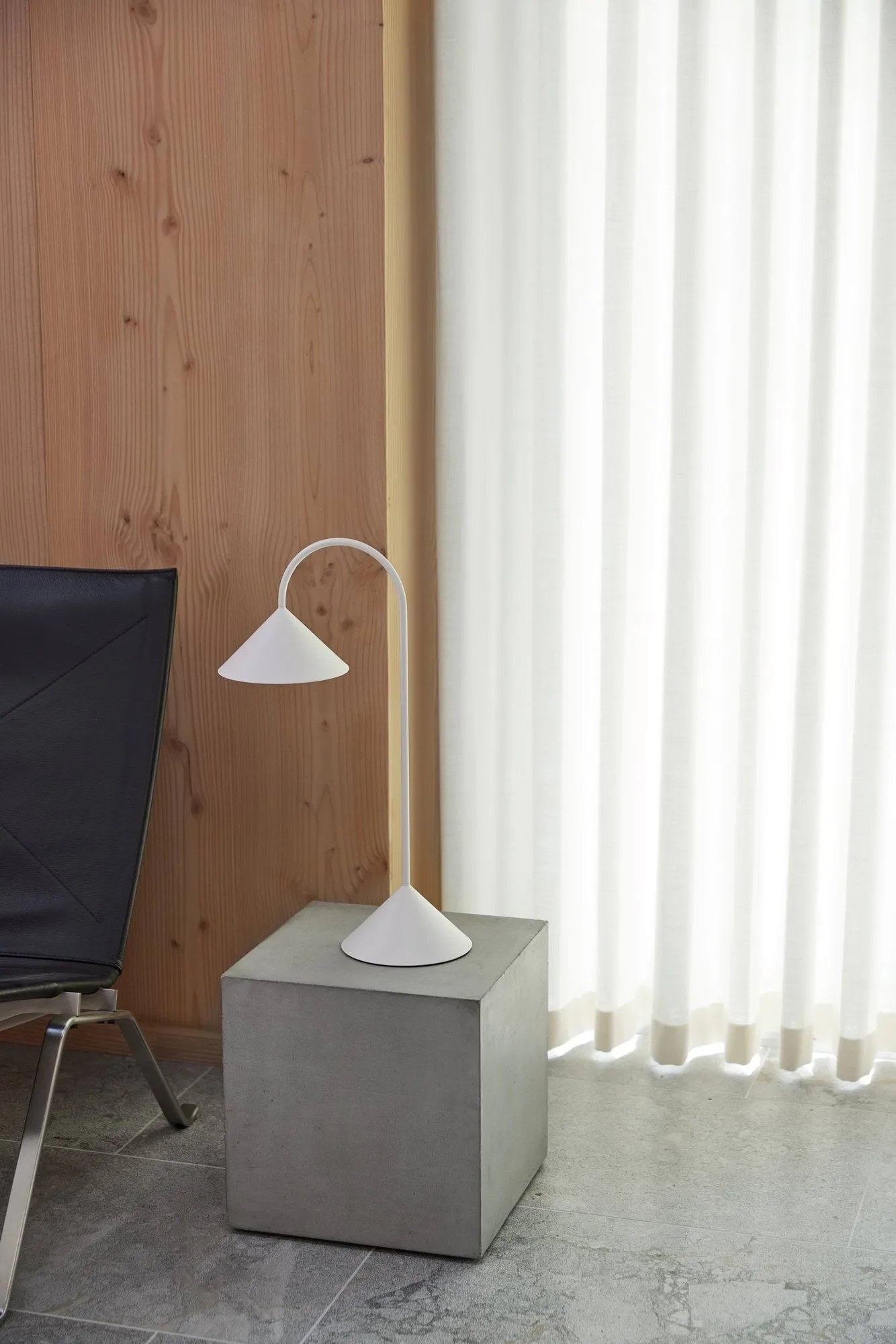 Grasp portable bordlampe, Matt White, 47 cm Frandsen