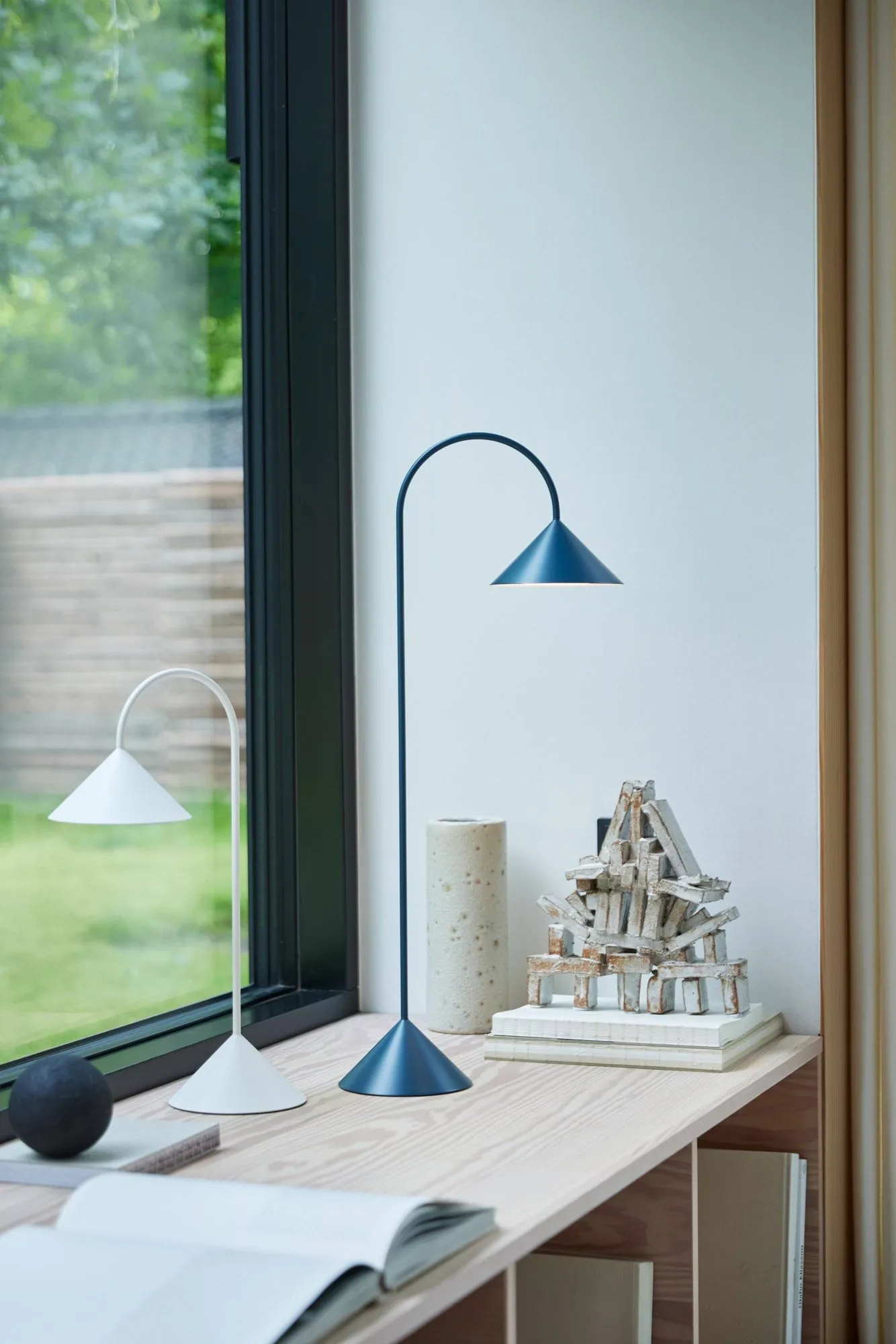 Grasp portable bordlampe, Matt White, 47 cm Frandsen
