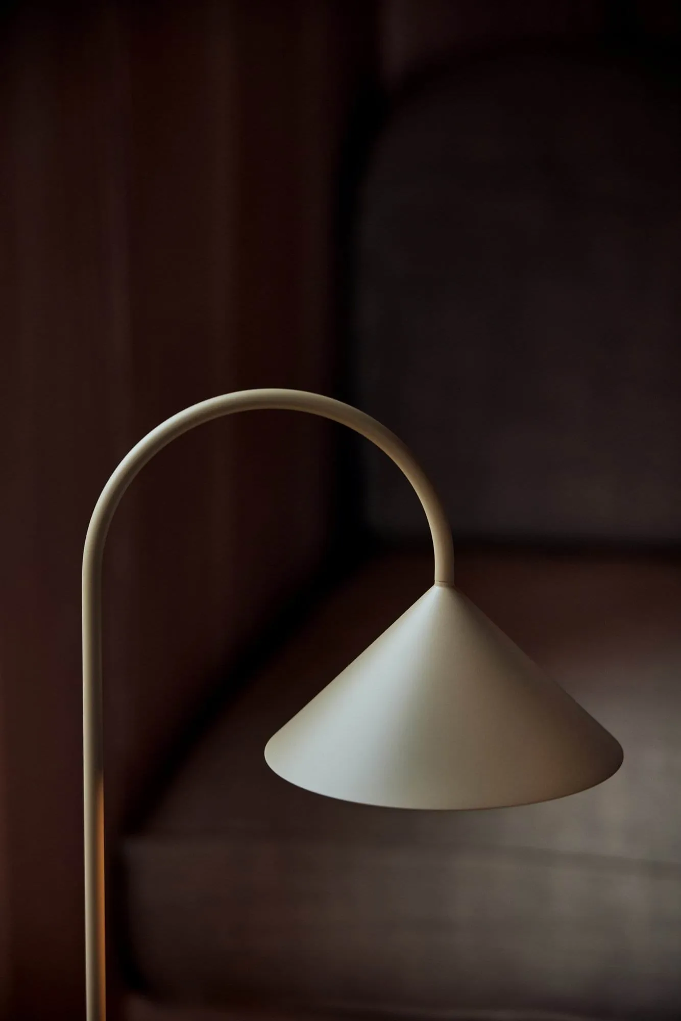 Grasp portable bordlampe, Sand Grey, 47 cm Frandsen