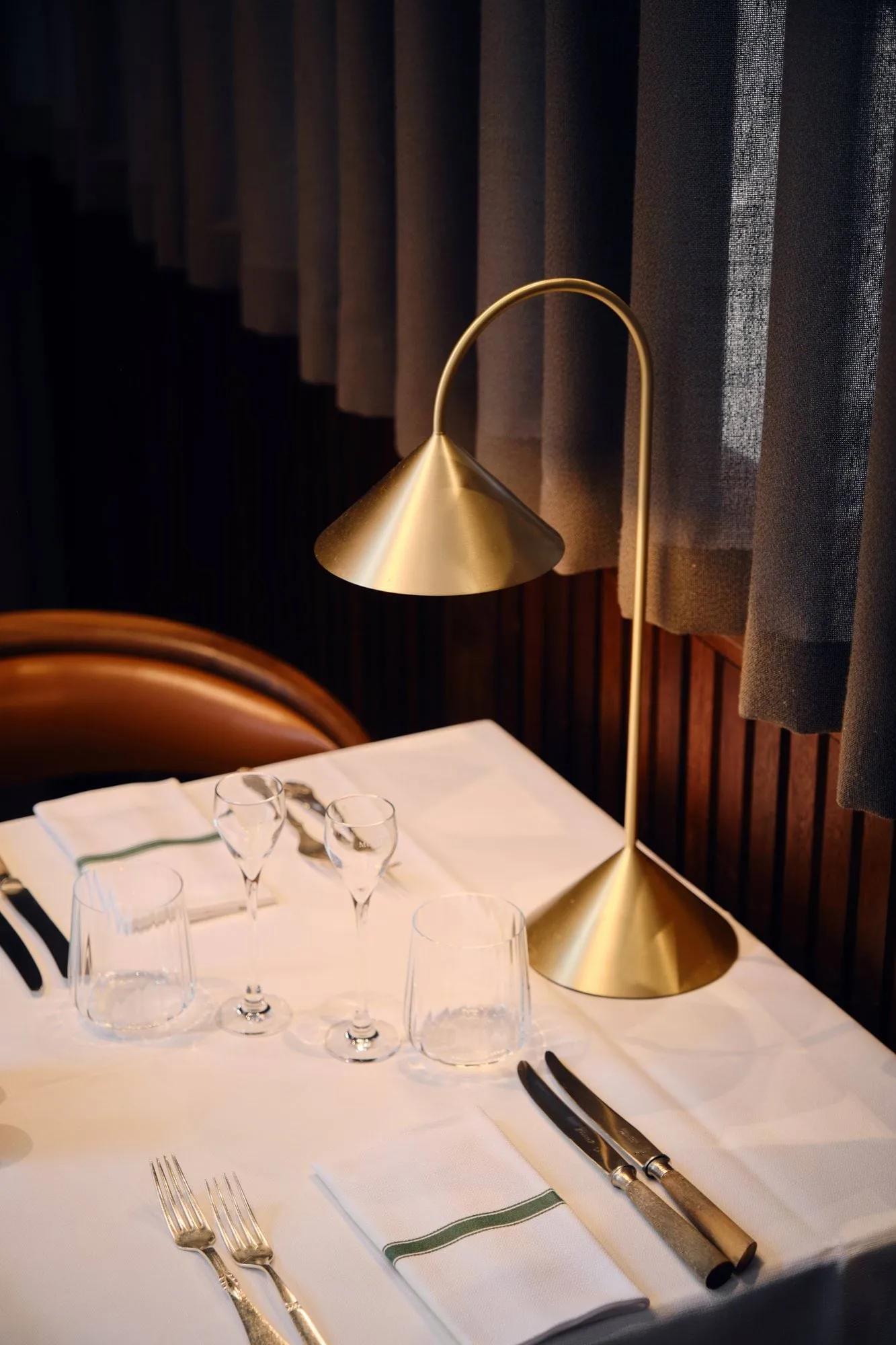 Grasp portable bordlampe, Solid Brass, 47 cm Frandsen