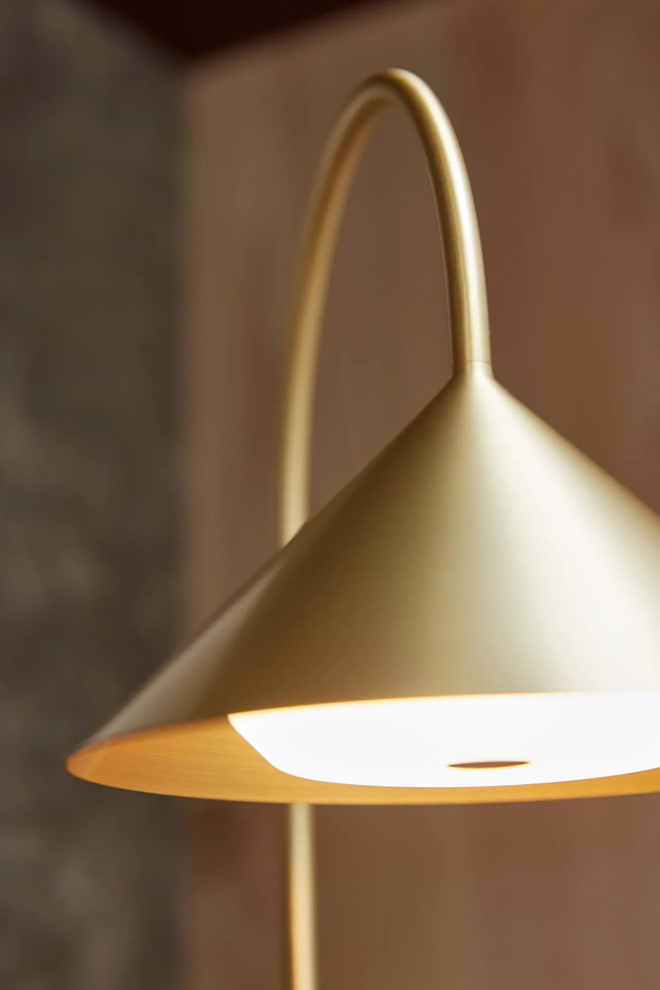 Grasp portable bordlampe, Solid Brass, 72 cm Frandsen