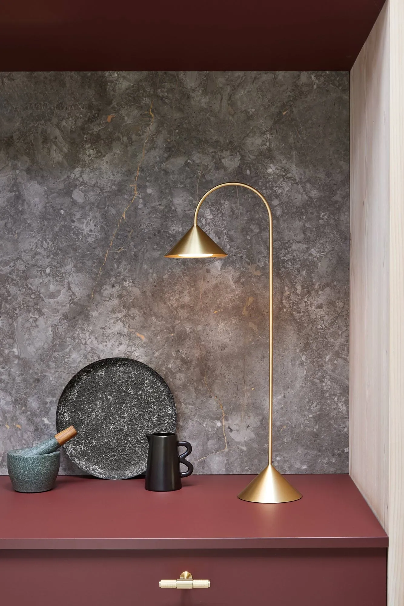Grasp portable bordlampe, Solid Brass, 72 cm Frandsen