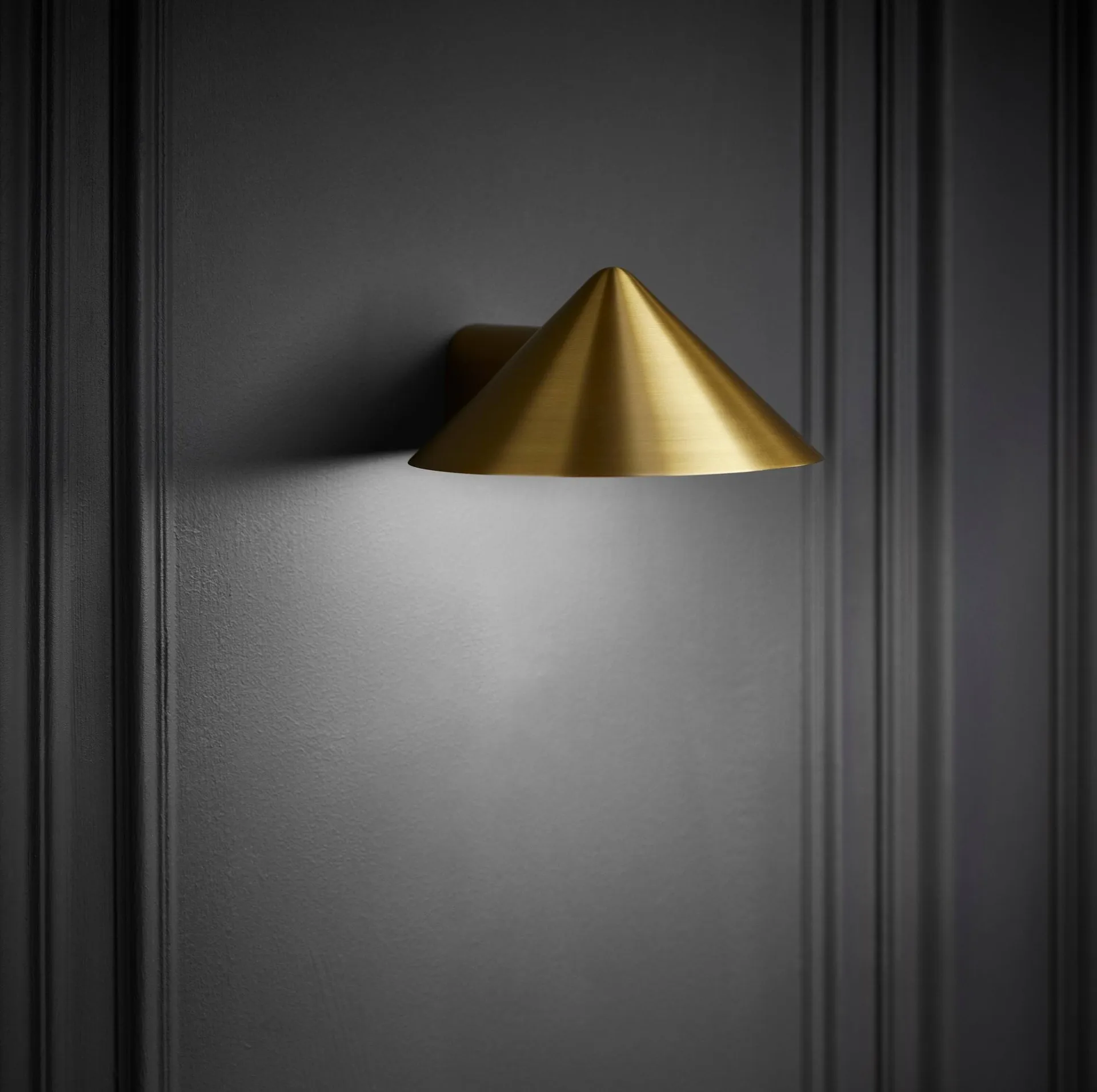 Grasp vegglampe, Solid Brass Frandsen