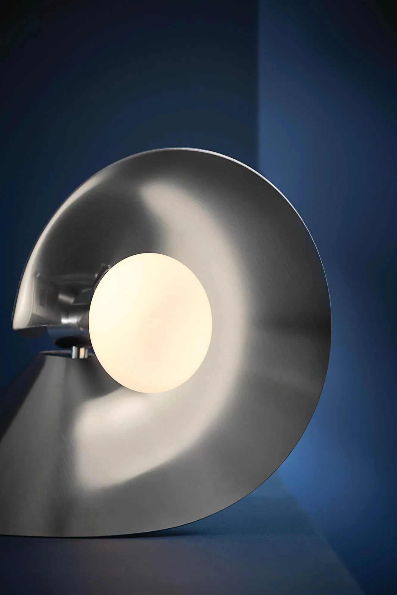 Peel bordlampe, Brushed stainless steel Frandsen