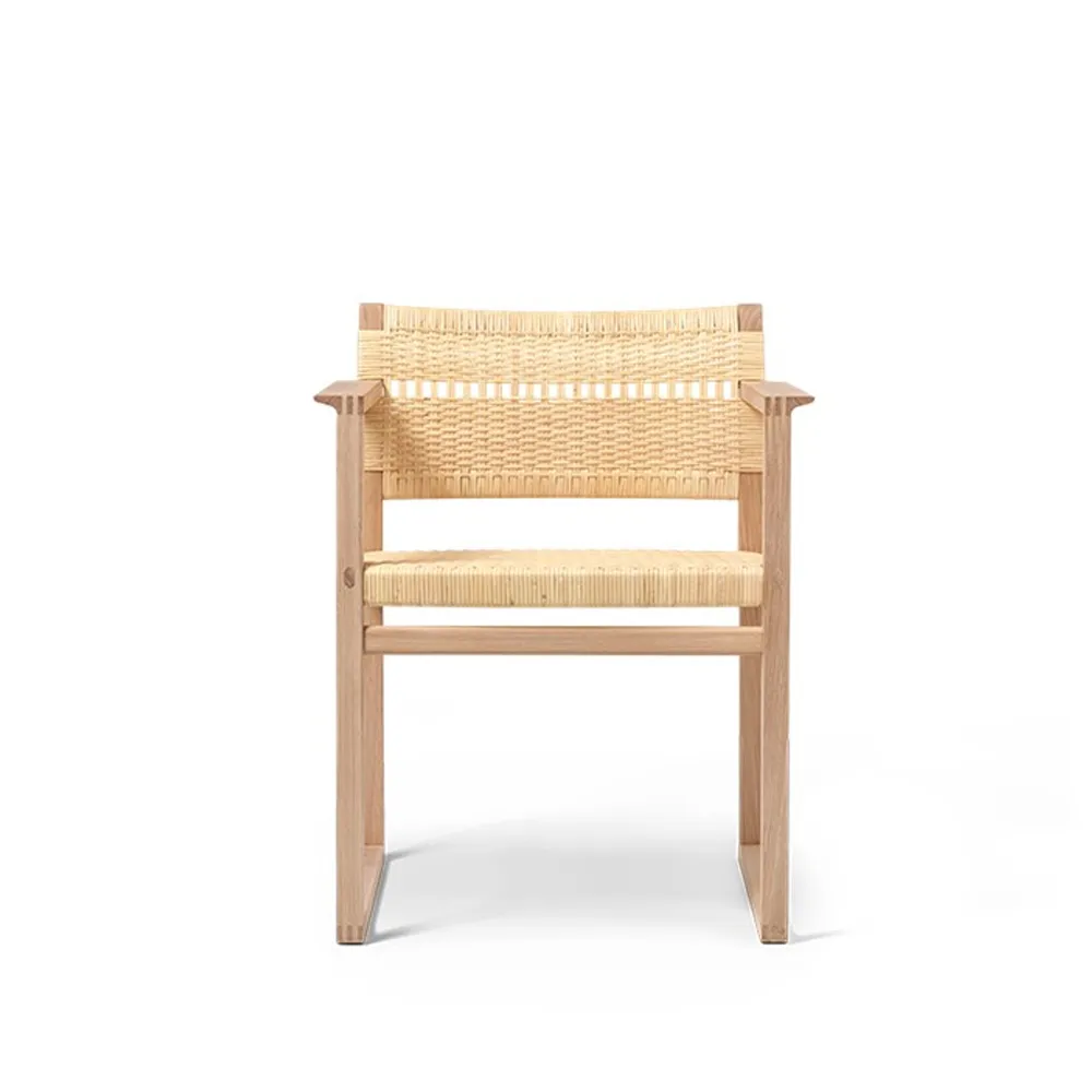 BM62 karmstol, Rattan-oljet eikstativ Fredericia Furniture