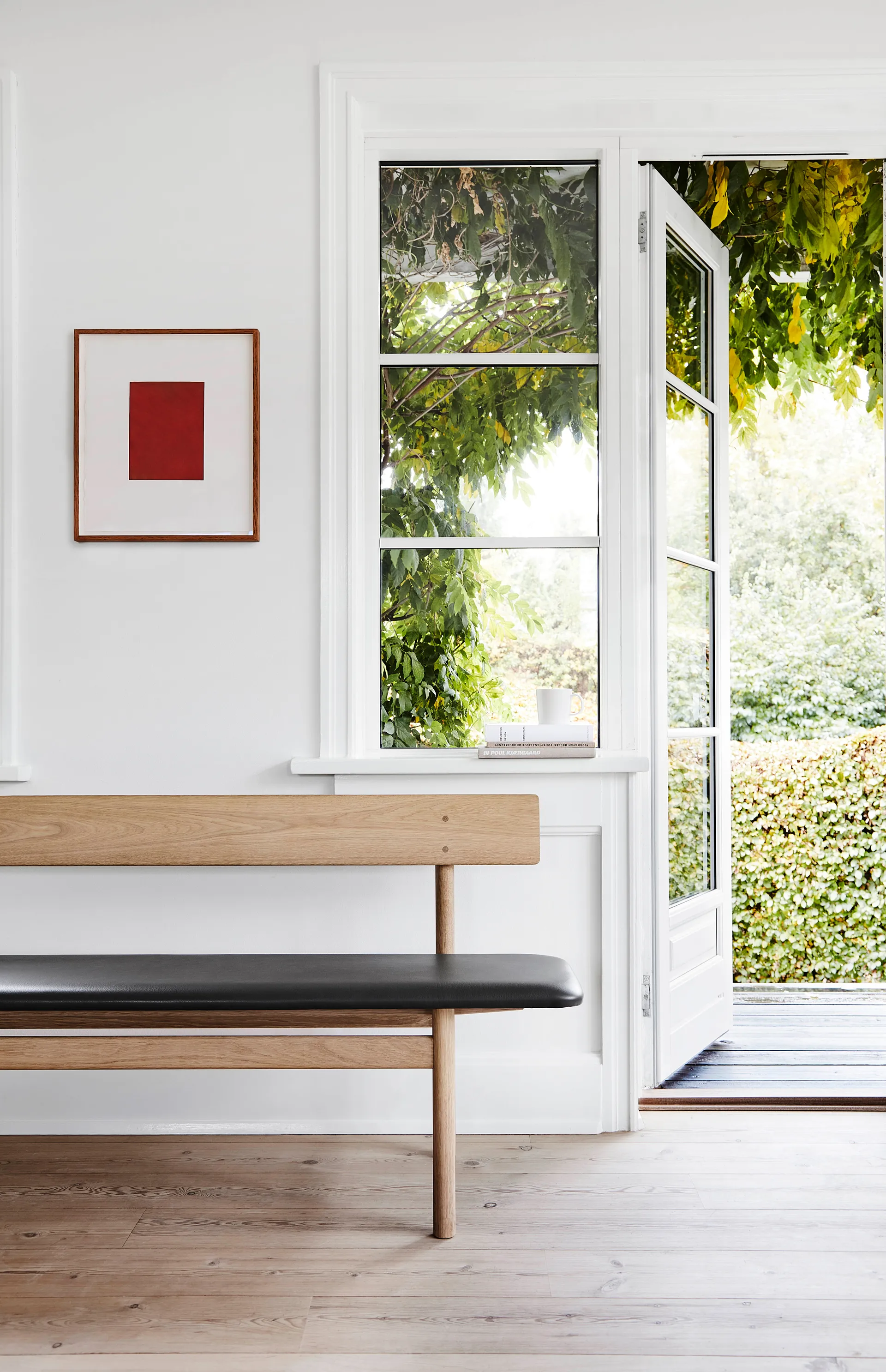 Mogensen 3171 benk, Såpet eik-lær omni 301 black Fredericia Furniture