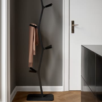 Nara kleshenger - Svartbeiset ask-svartlakkert stål - Fredericia Furniture