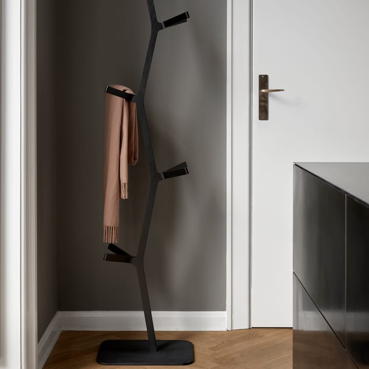 Nara kleshenger, Svartbeiset ask-svartlakkert stål Fredericia Furniture