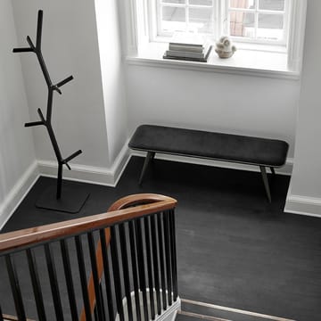 Nara kleshenger - Svartbeiset ask-svartlakkert stål - Fredericia Furniture