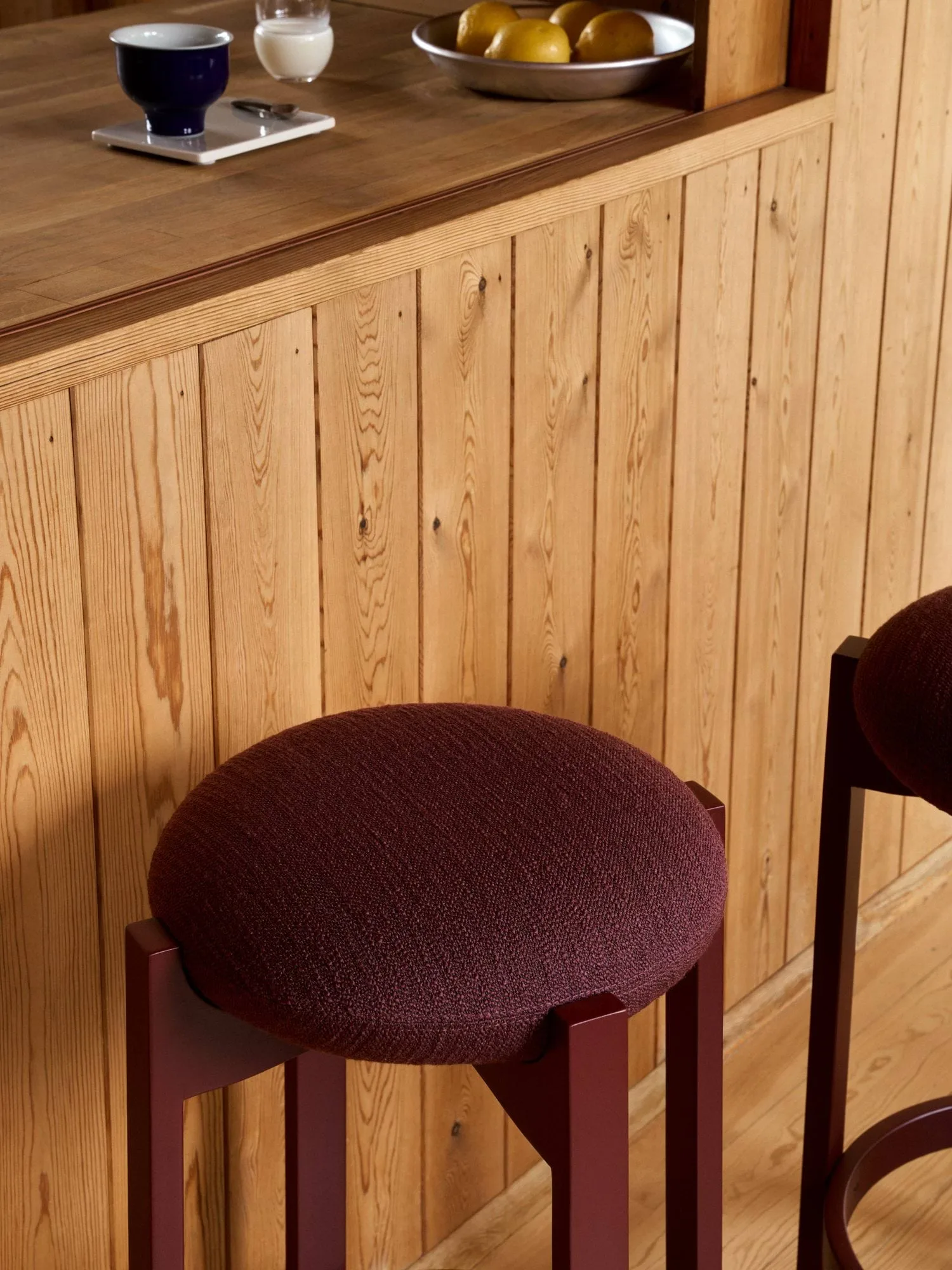 Pioneer krakk høy, Odino RC43 bordeaux-bordeaux bøk Fredericia Furniture