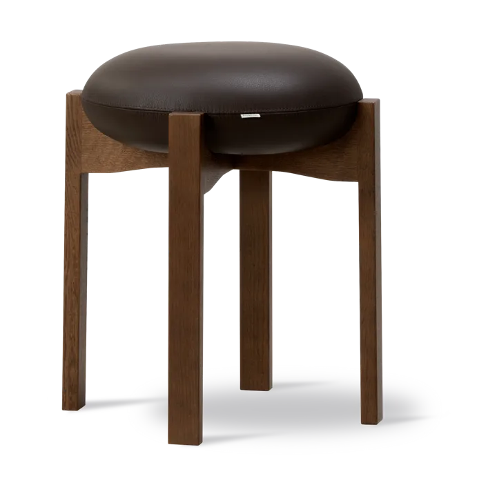 Pioneer rund krakk lav - Primo 86-1-røktbeiset lakkert eik - Fredericia Furniture