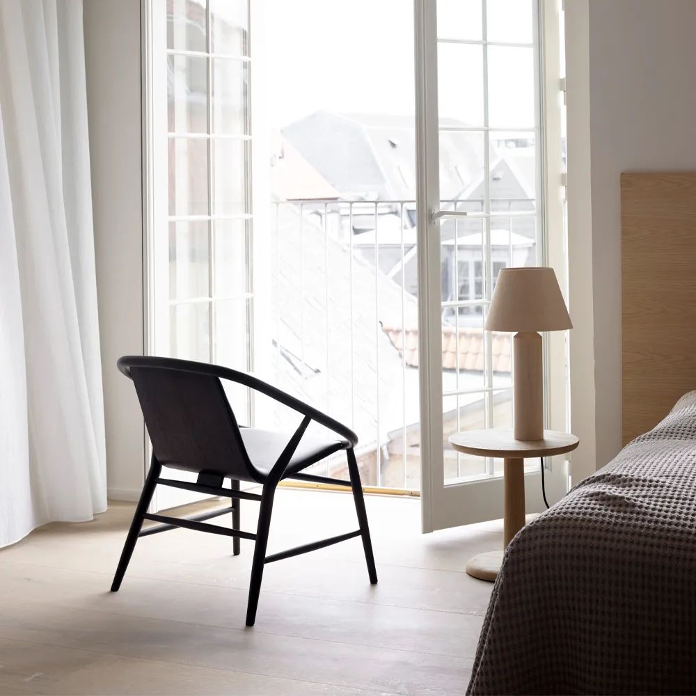 Pon sidebord, Svartlakkert eik, Ø40 cm Fredericia Furniture