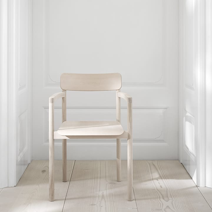 Post 3445 karmstol, Lakkert eik Fredericia Furniture
