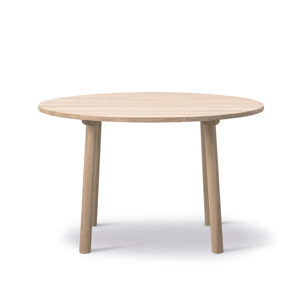 Taro 6121 spisebord, Såpet eik, ø120 cm Fredericia Furniture