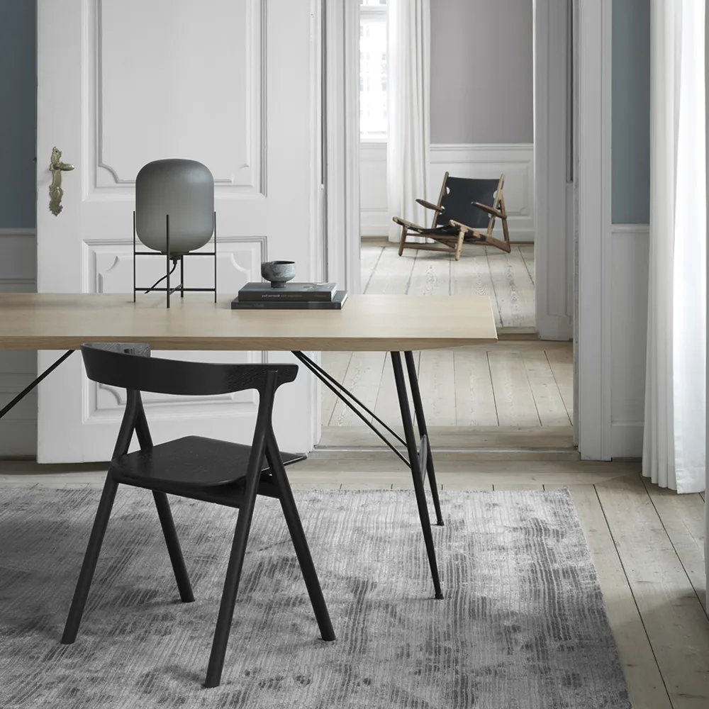 Yksi 3340 stol, Svartlakkert eik Fredericia Furniture