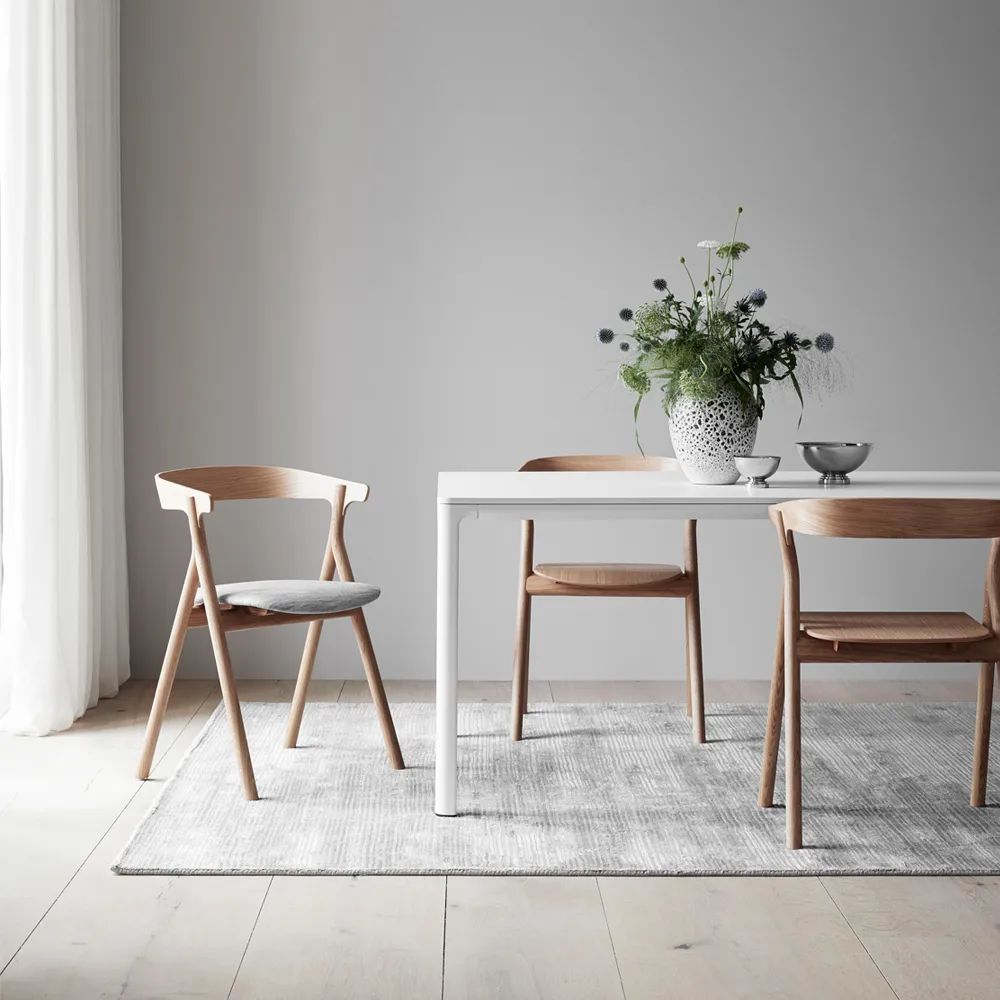 Yksi 3340 stol, Svartlakkert eik Fredericia Furniture