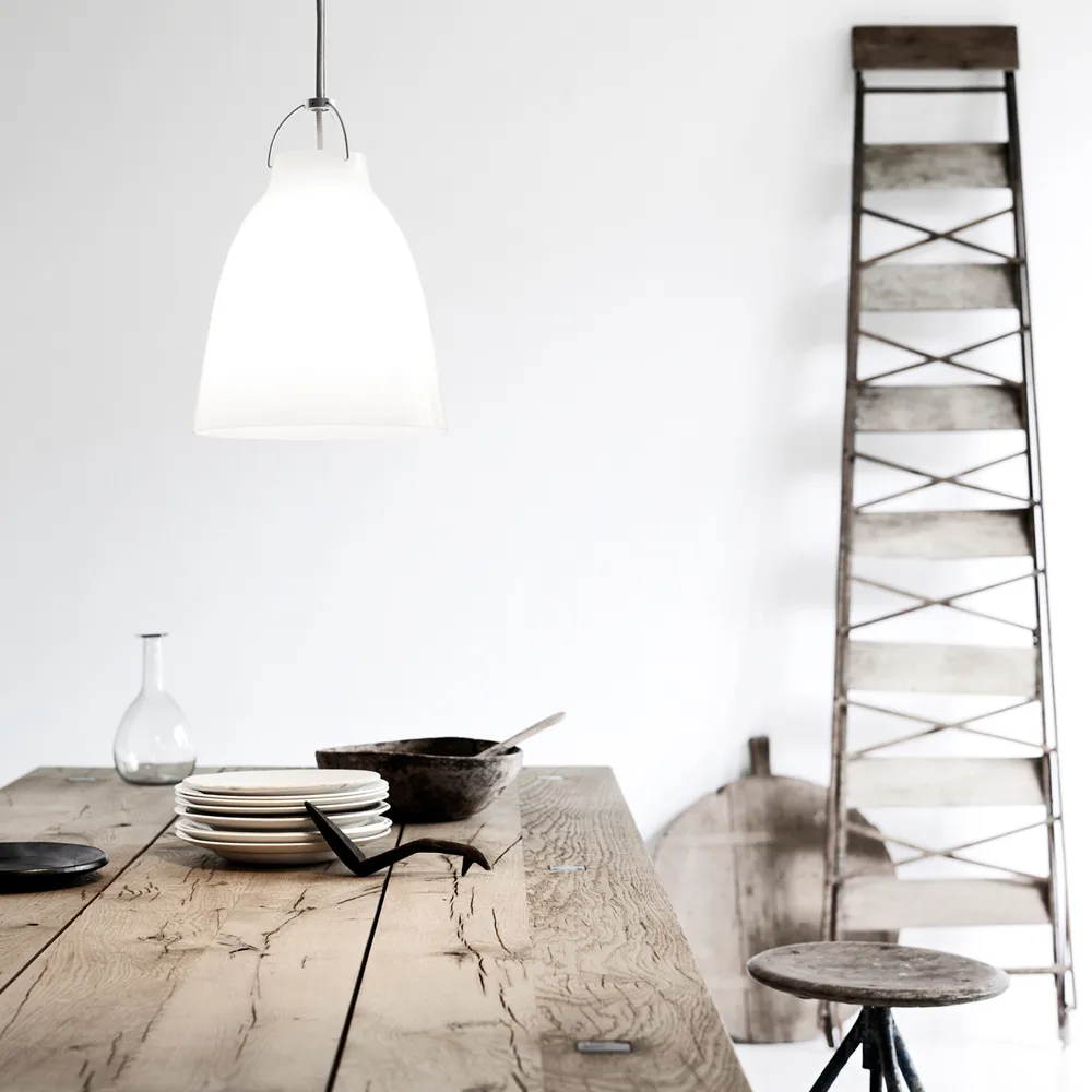 Caravaggio 1 pendel, Hvit blank-grå tekstilledning  Fritz Hansen