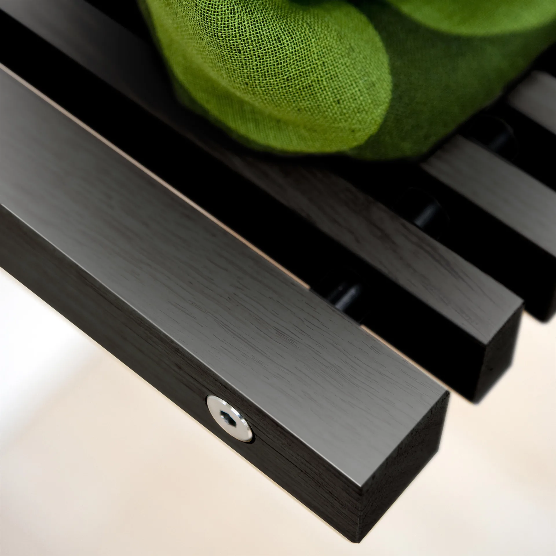 Cutter veggstol, svartlakkert eik Fritz Hansen