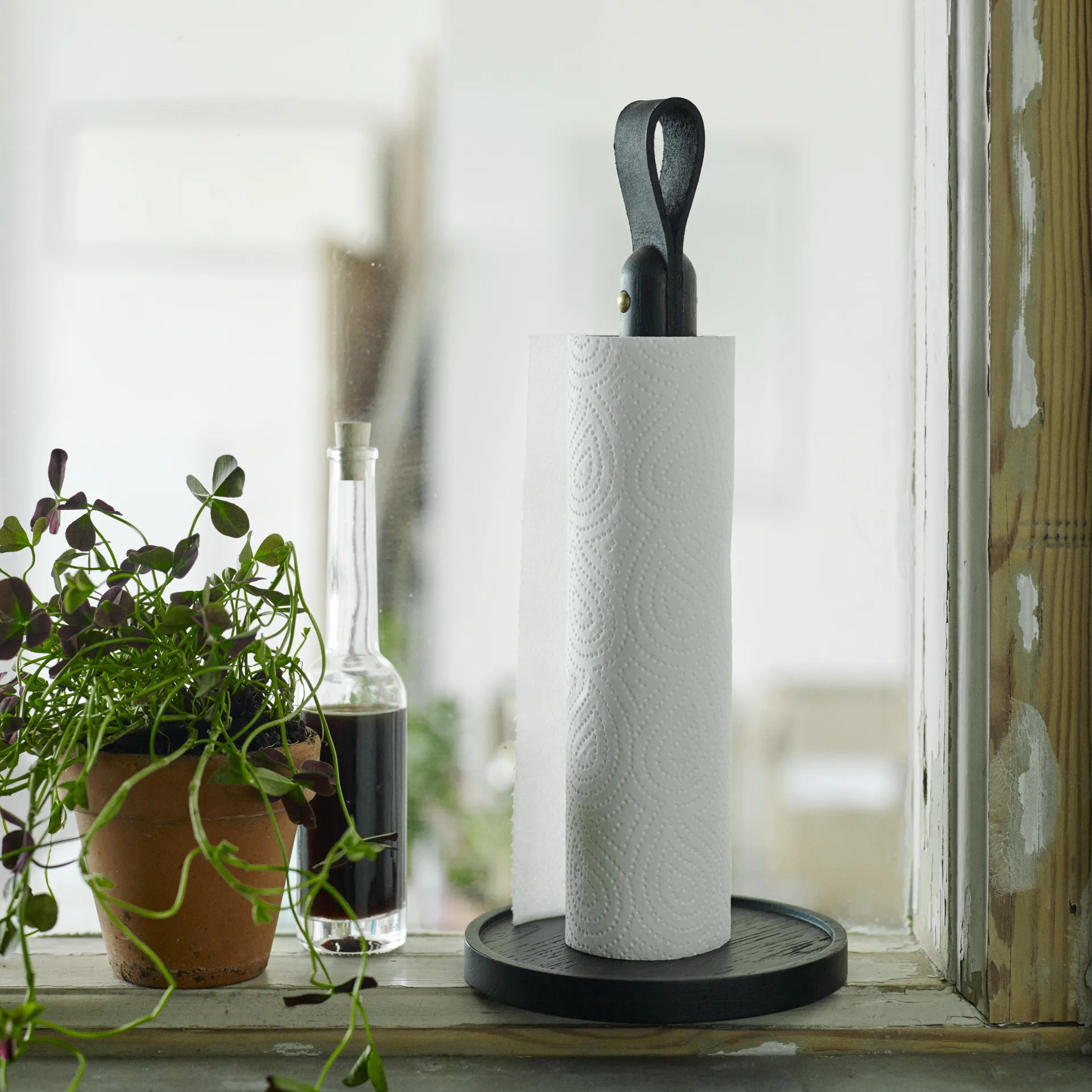 Norr tørkepapirholder, svartlasert eik Fritz Hansen