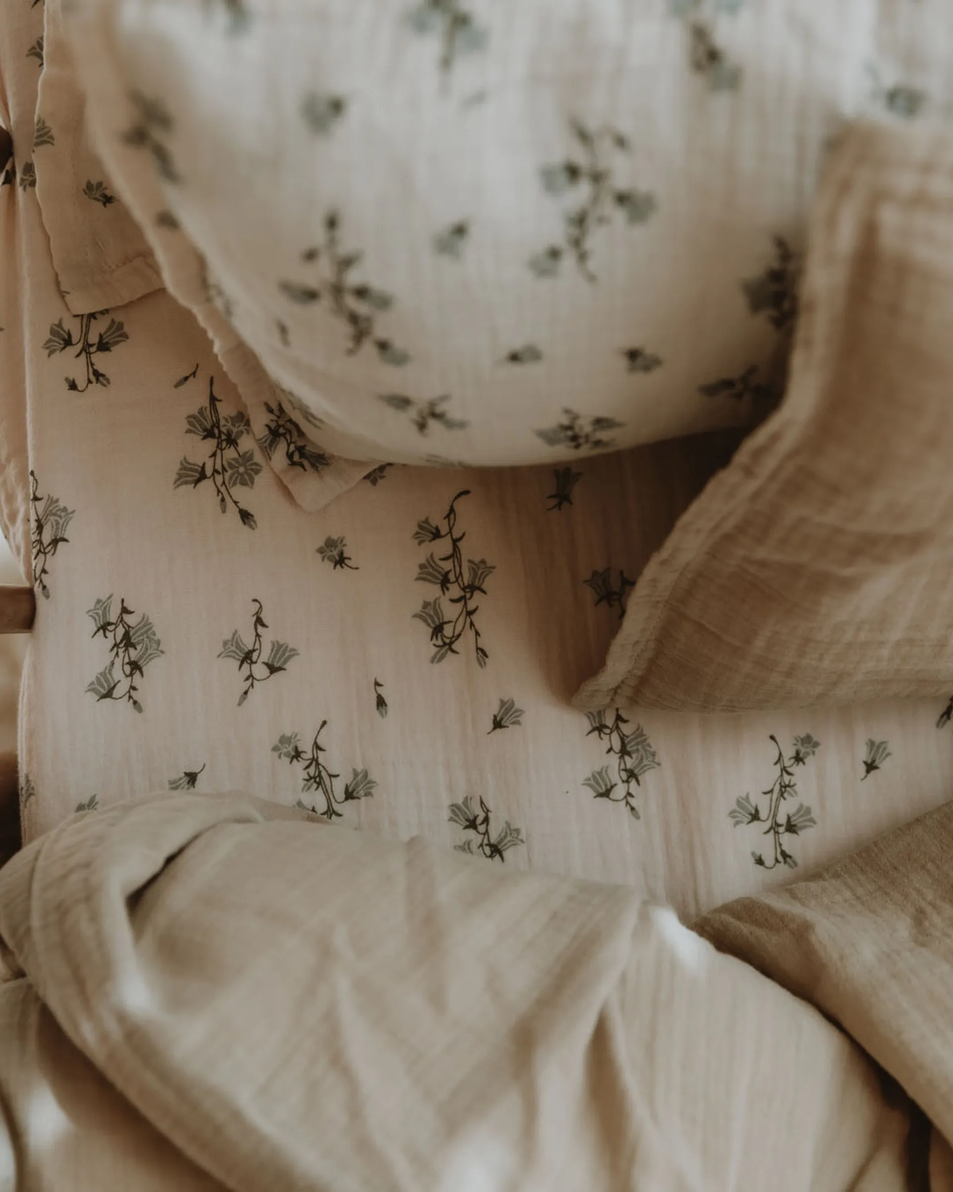 Bluebell Muslin dra-på-laken, 90x200x30 cm Garbo&Friends