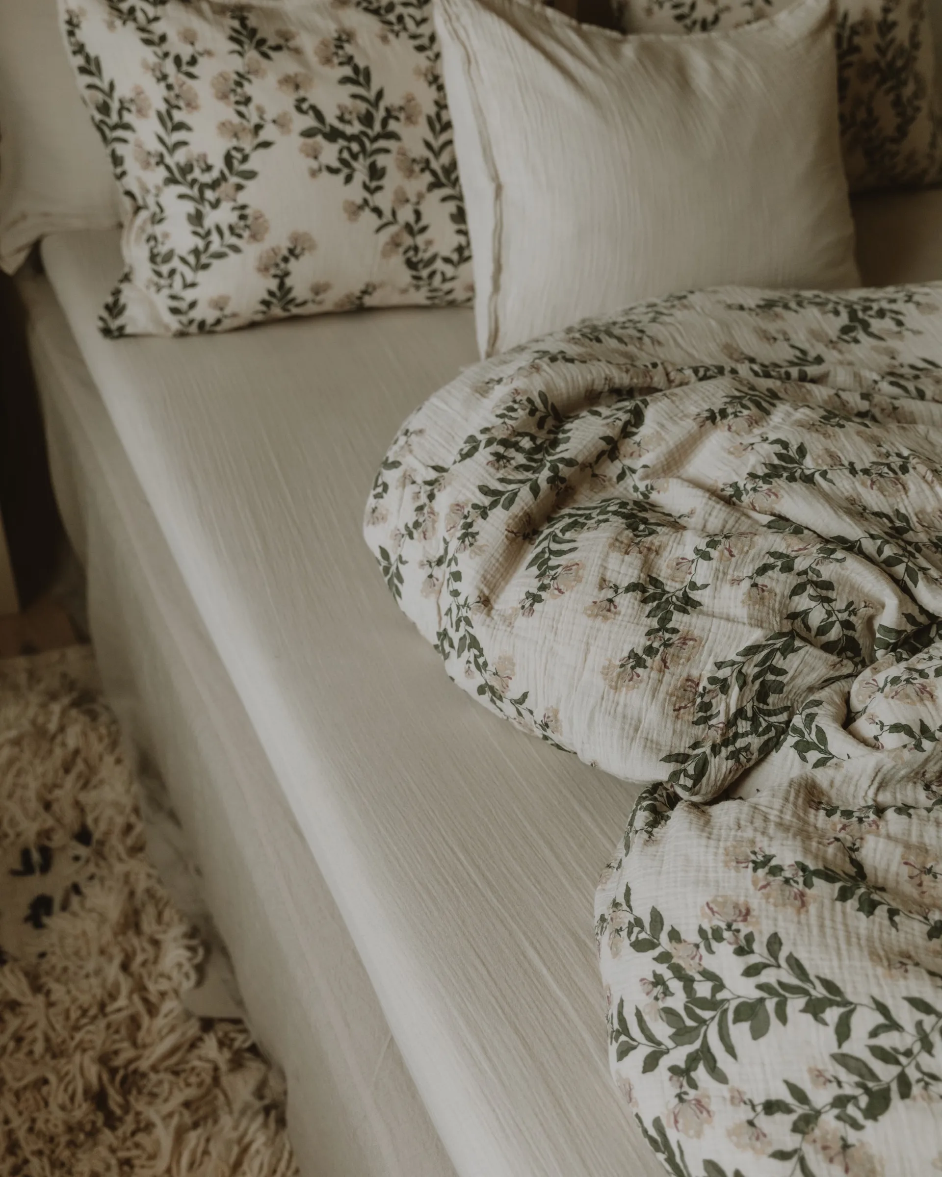 Eggshell Muslin dra-på-laken, 180x200x30 cm Garbo&Friends