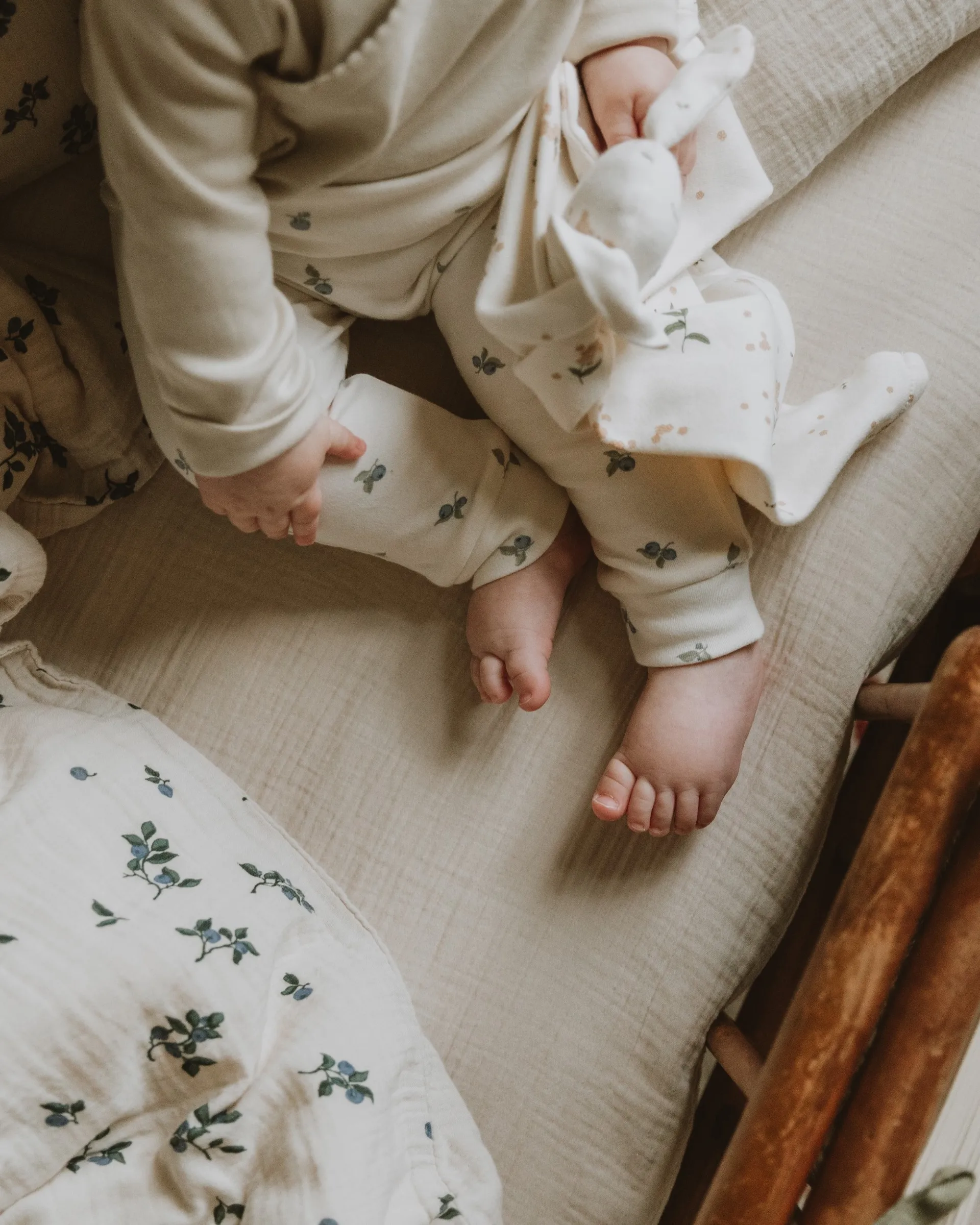 Eggshell Muslin dra-på-laken, 70x140x20 cm Garbo&Friends