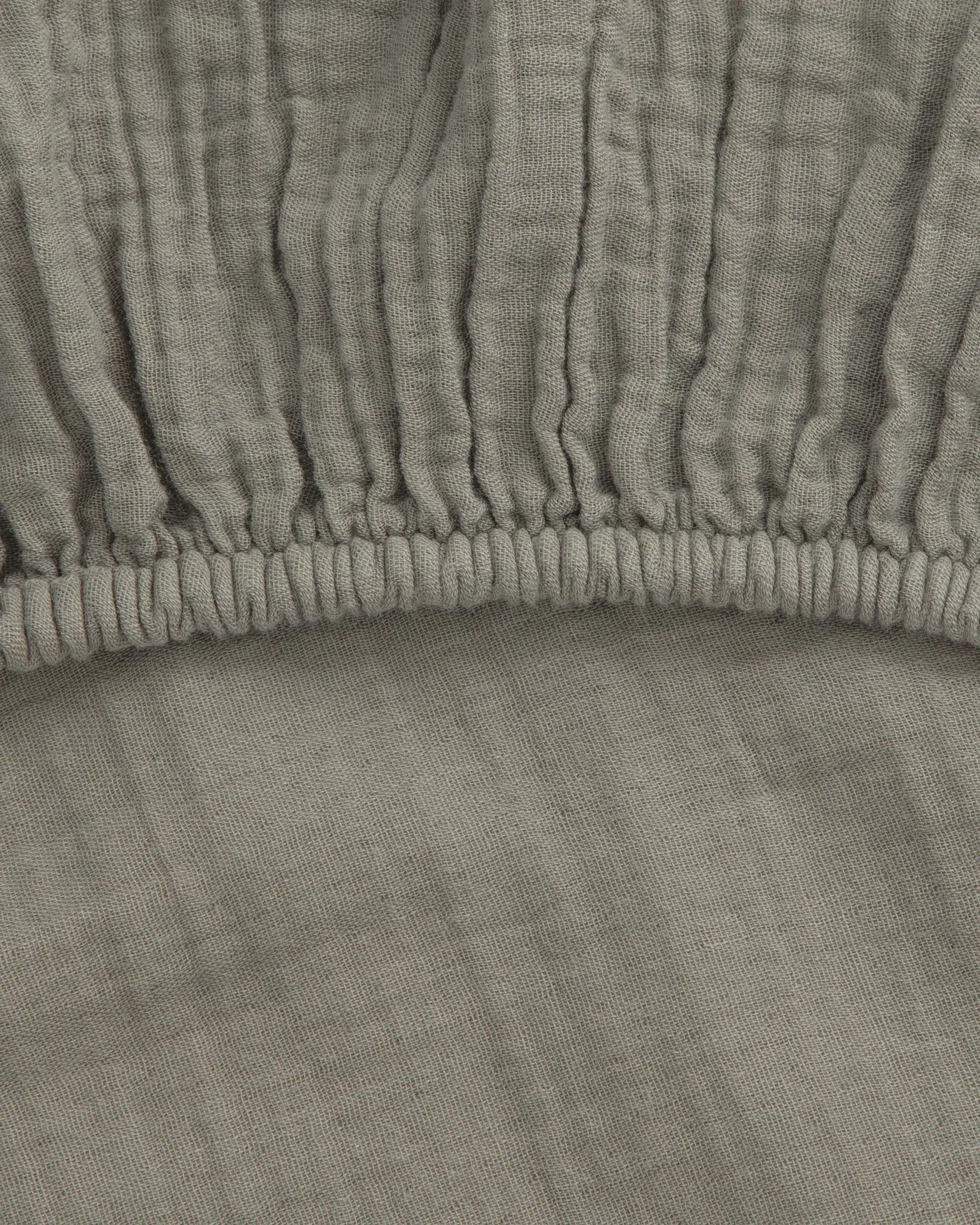 Geranium Muslin dra-på-laken, 70x140x20 cm Garbo&Friends