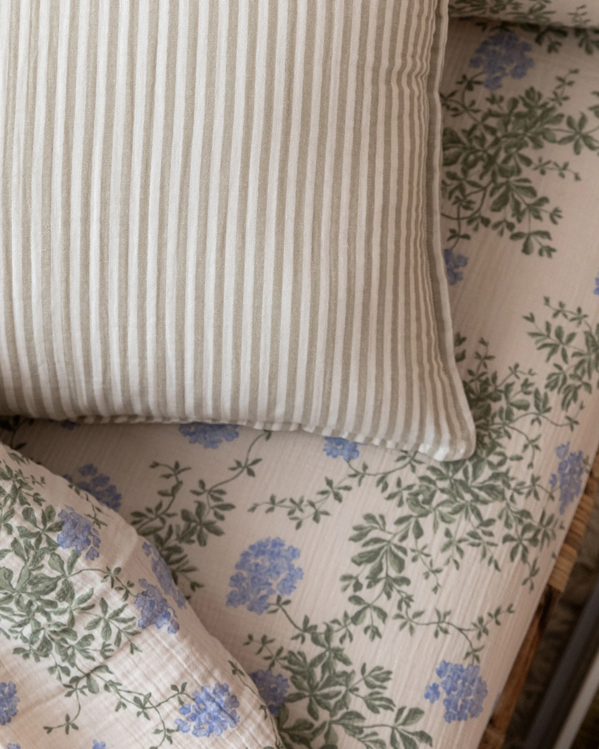 Plumbago Muslin dra-på-laken, 180x200x30 cm Garbo&Friends