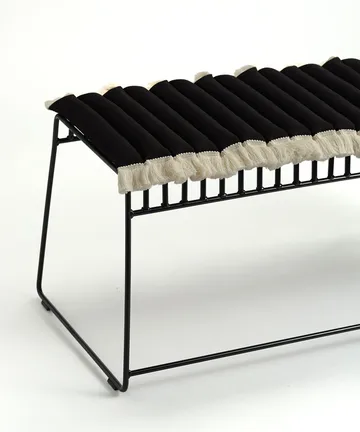 Garden Glory sittepute med frynser - Svart, offwhite frynser, 38x120 cm - Garden Glory