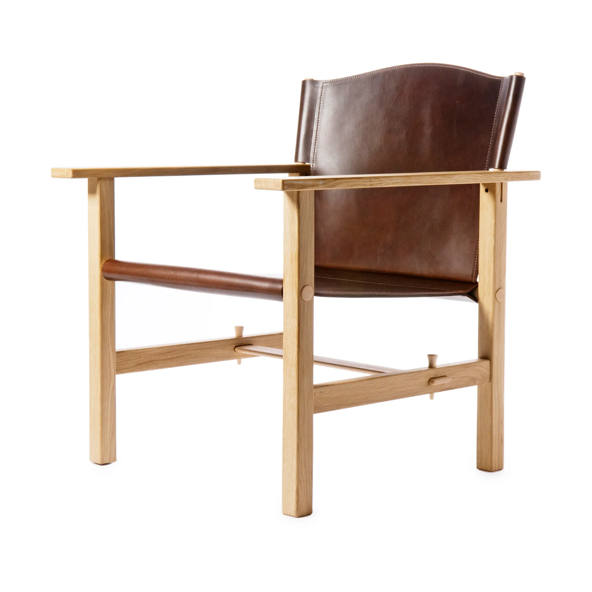 Ferdinand lenestol, Ubehandlet Eik-Tärnsjö skinn mørkebrun Gärsnäs