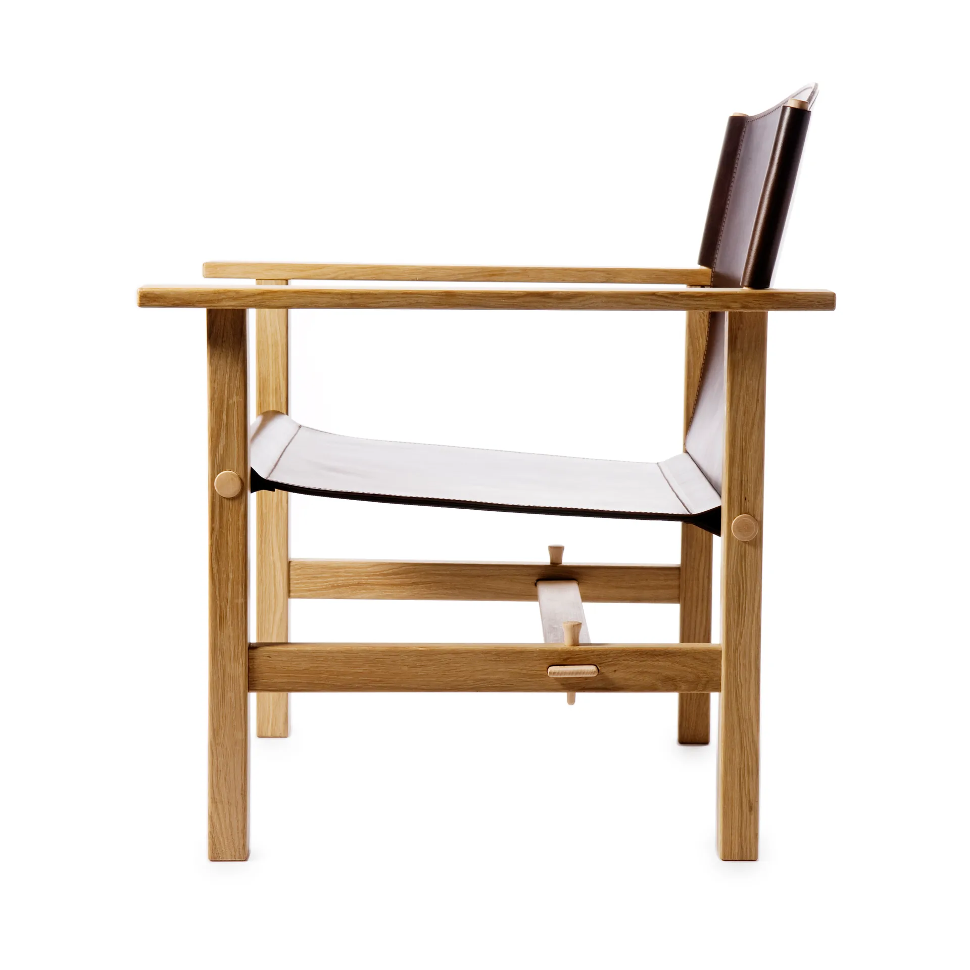 Ferdinand lenestol, Ubehandlet Eik-Tärnsjö skinn mørkebrun Gärsnäs