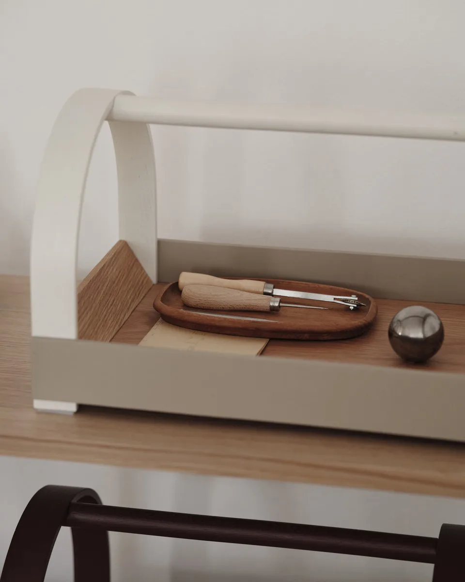 Kydo brett med håndtak 40,5x27x23,5 cm, Eik-beige white Gejst