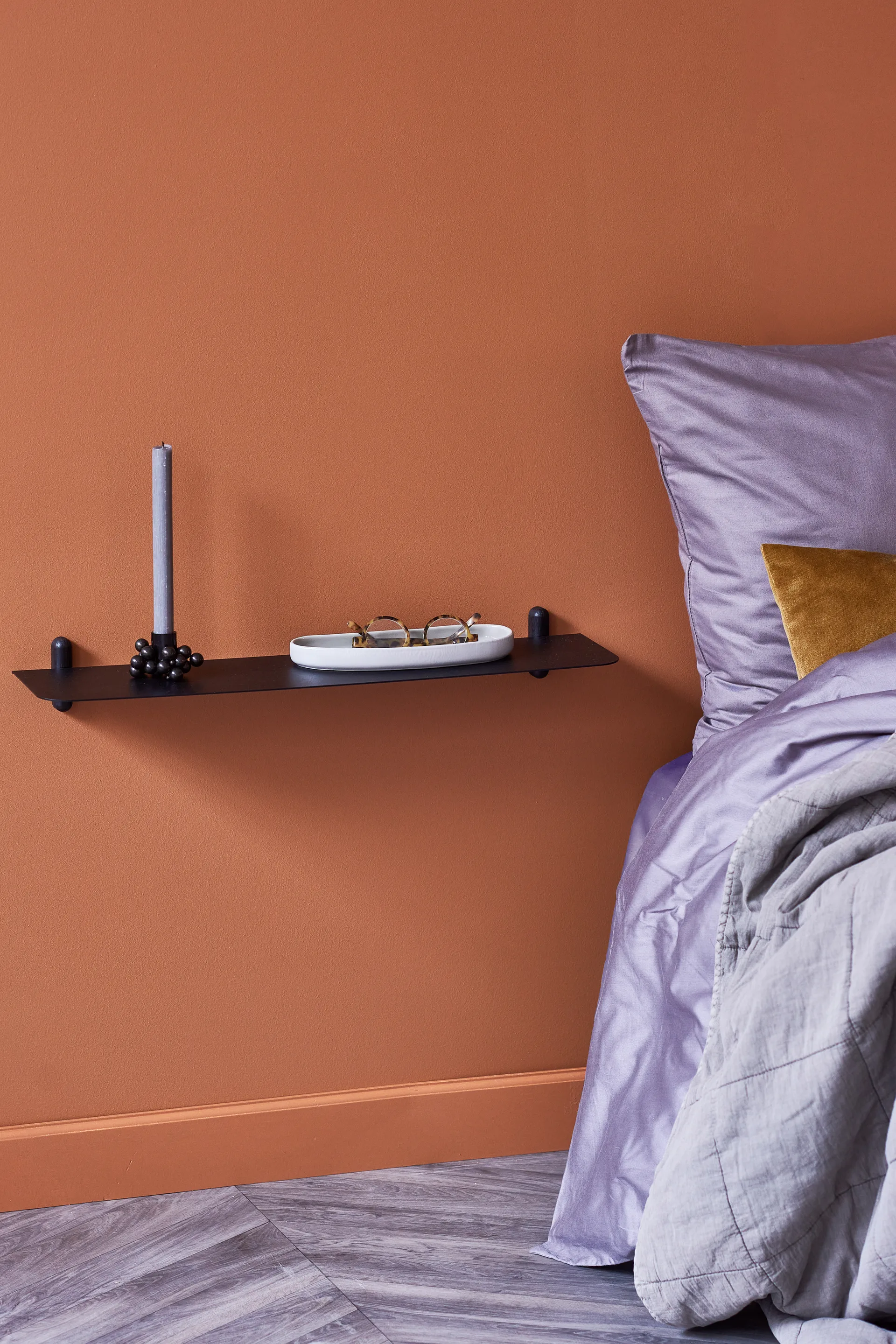 Nivo hylle G, Svartbeiset ask-svart Gejst