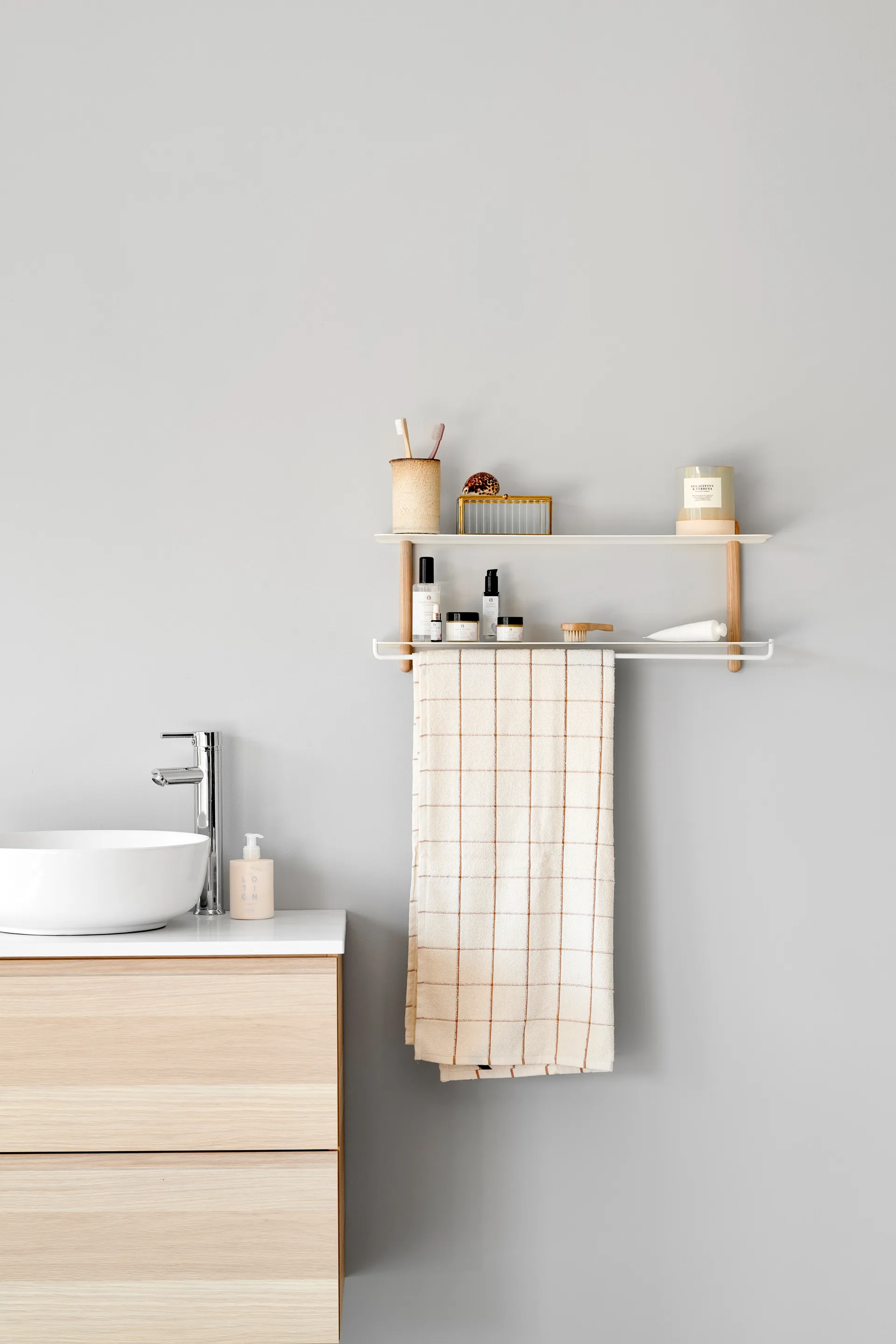 Nivo stang til hylle, Hvit Gejst