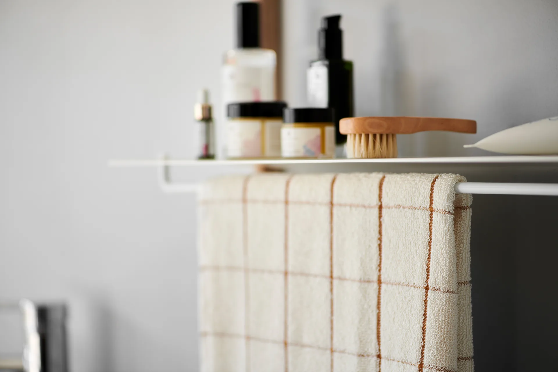 Nivo stang til hylle, Hvit Gejst