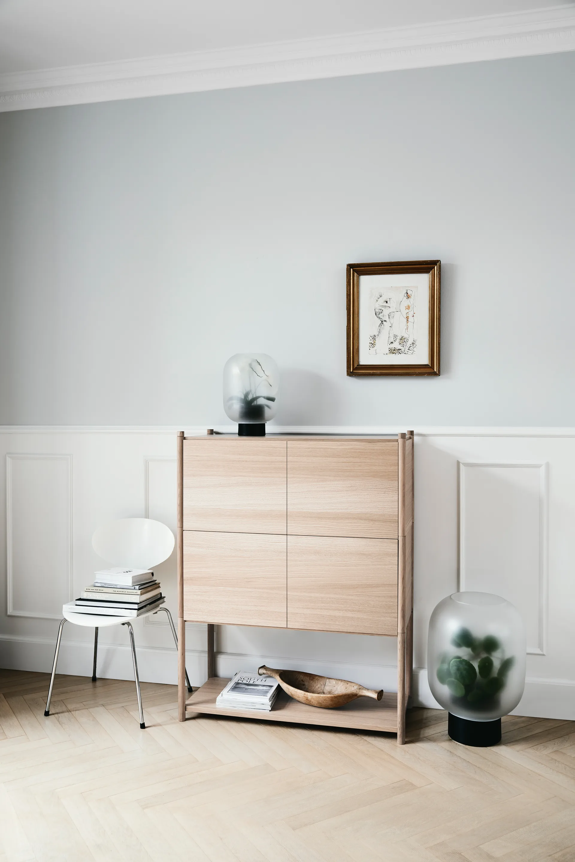 Sceene bookcase E, Lys eik Gejst