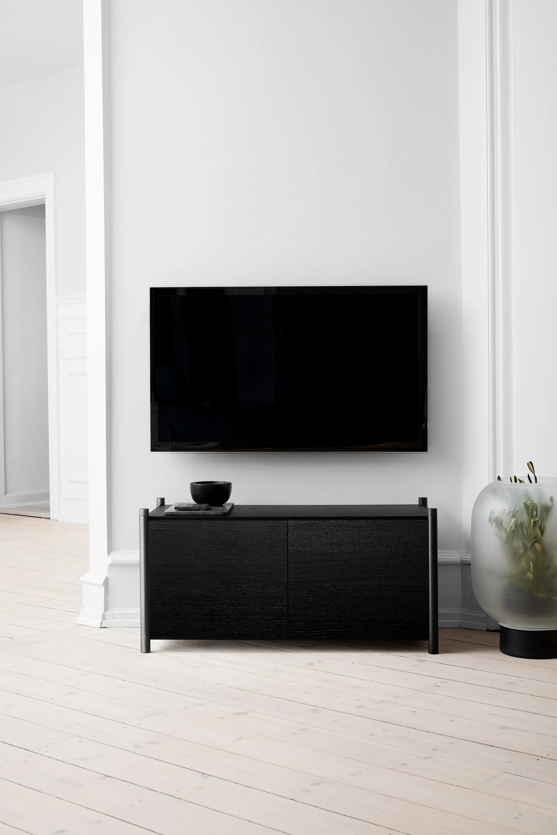 Sceene bookcase G, Svartbeiset eik Gejst