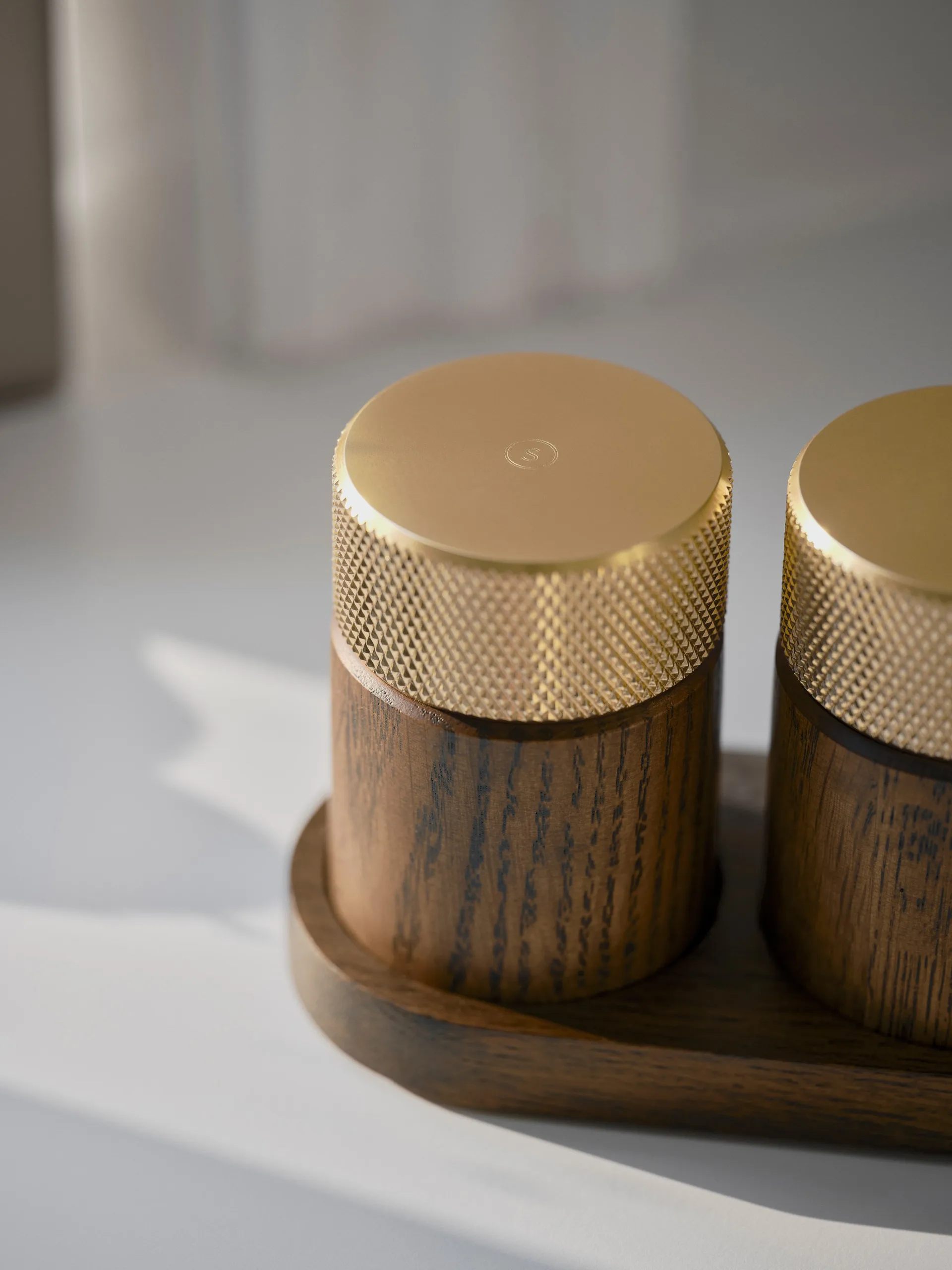 Sina salt- og pepperkvern 6 cm, Mørk ask-messing Gejst